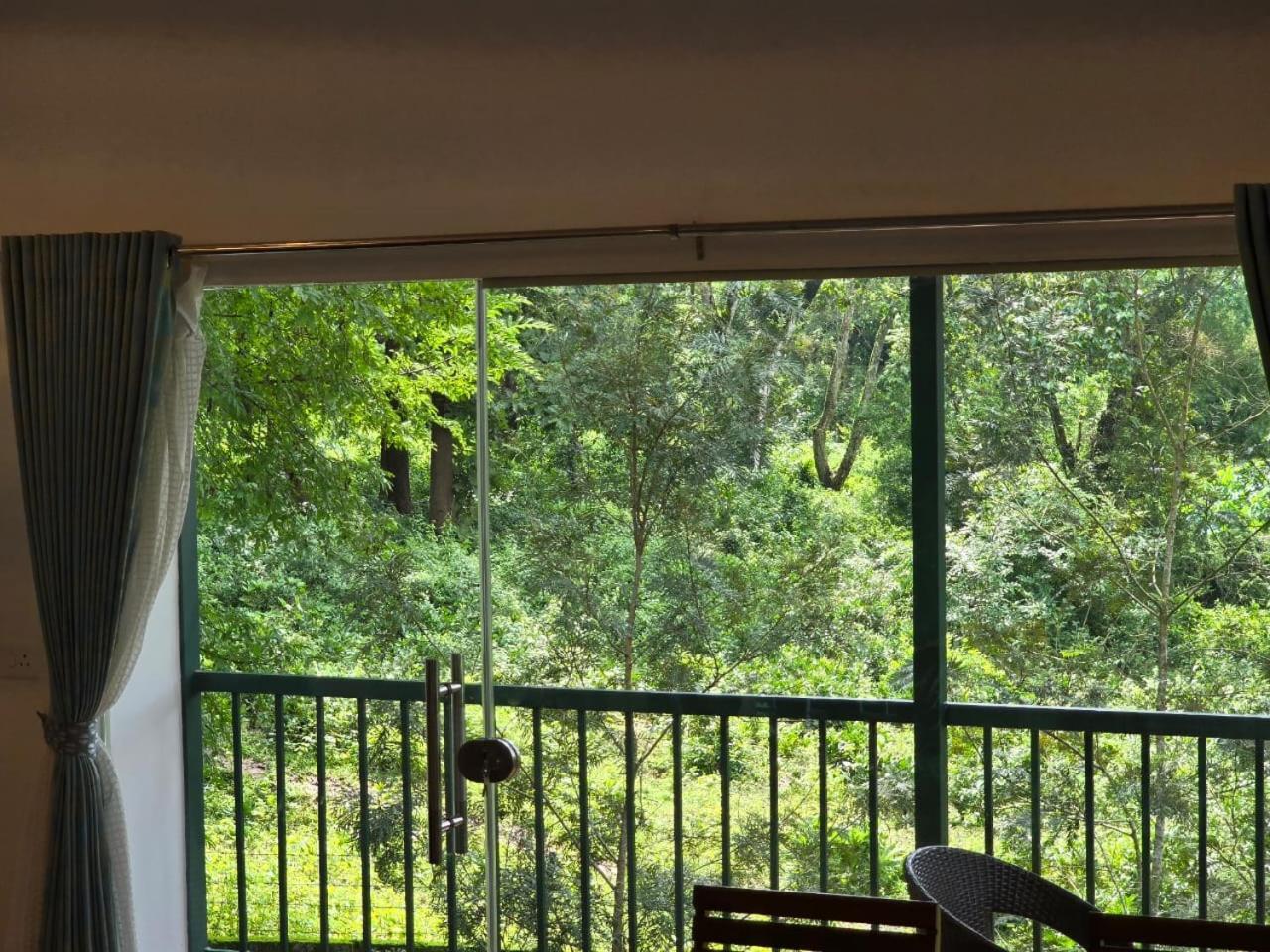 Green Aura Hotel สุลต่านบาเทรี ภายนอก รูปภาพ