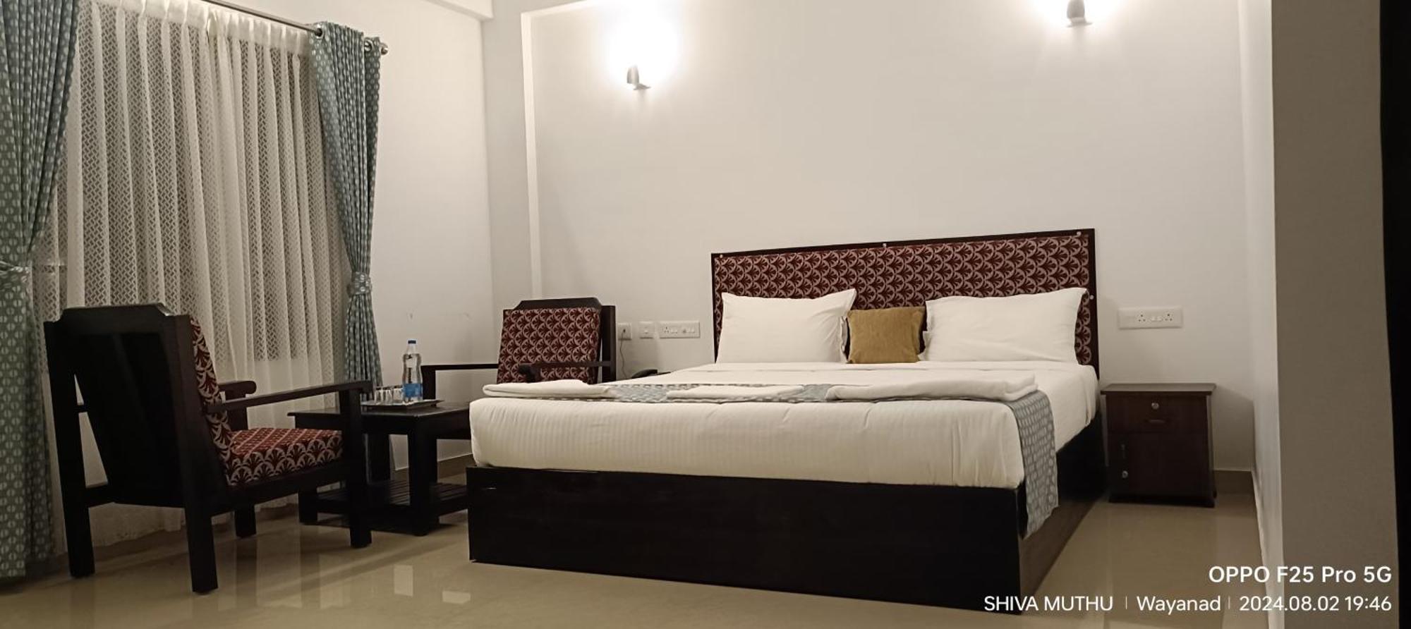 Green Aura Hotel สุลต่านบาเทรี ภายนอก รูปภาพ